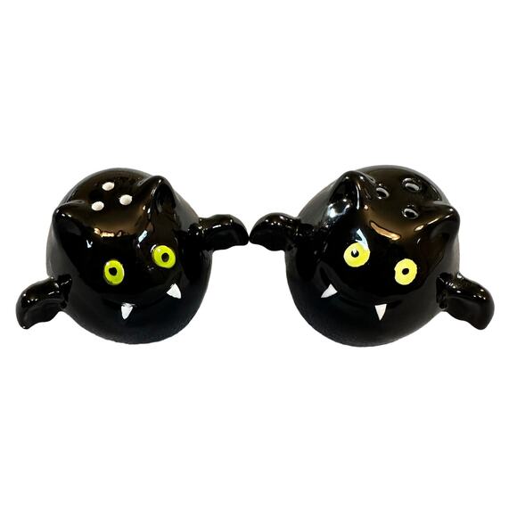 Halloween Kitchen Bat Salt Pepper Shakers with Yellow Eyes and Fangs - Picture 1 of 8
